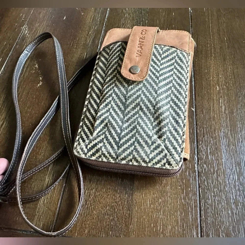 Can & Co. cross body bag
